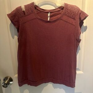 KUHL Shilo Short Sleeve Top Womens Small Plum  Crochet Split ShoulderSlub Shirt